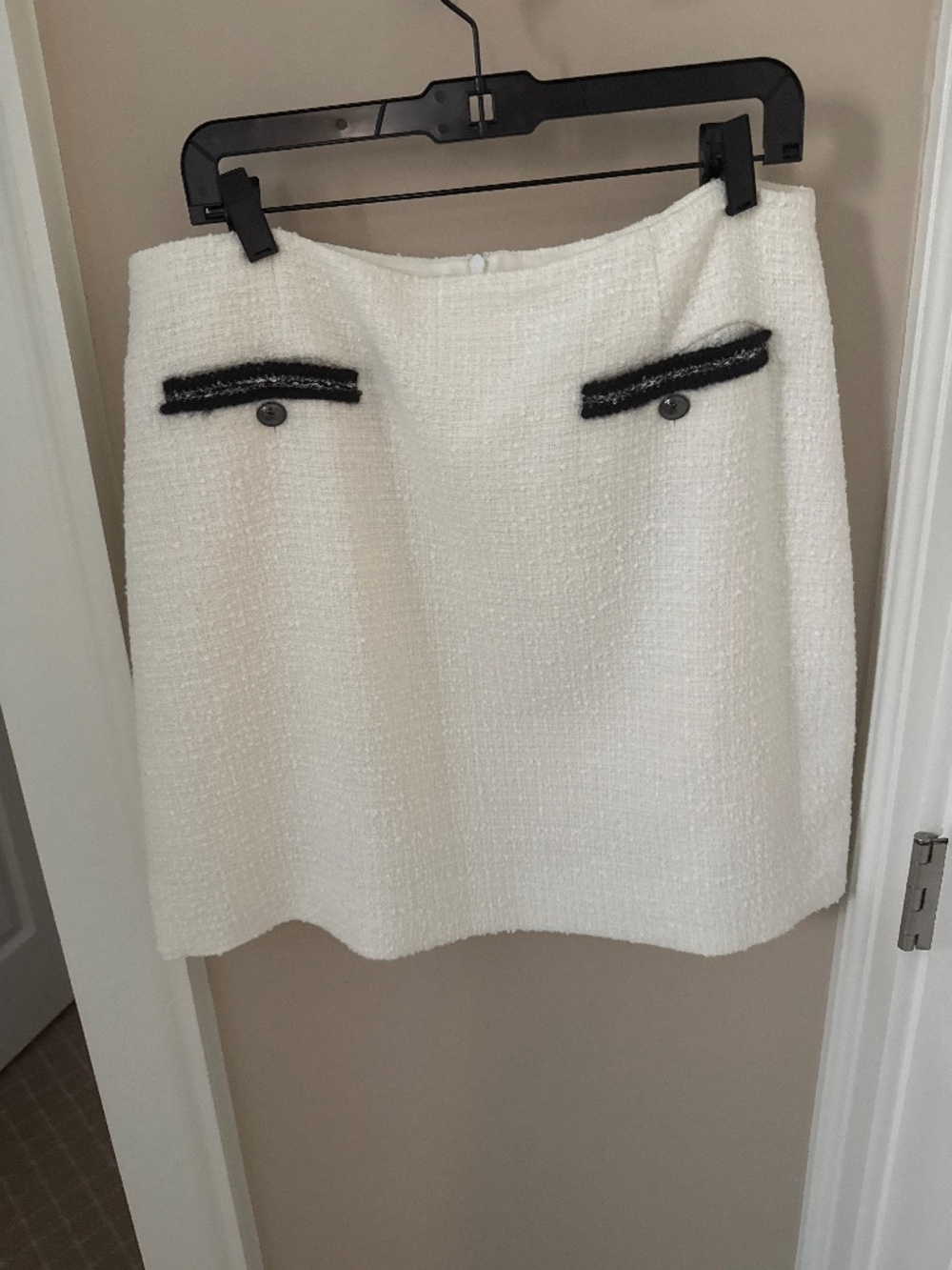NWT Charlie cream skirt
